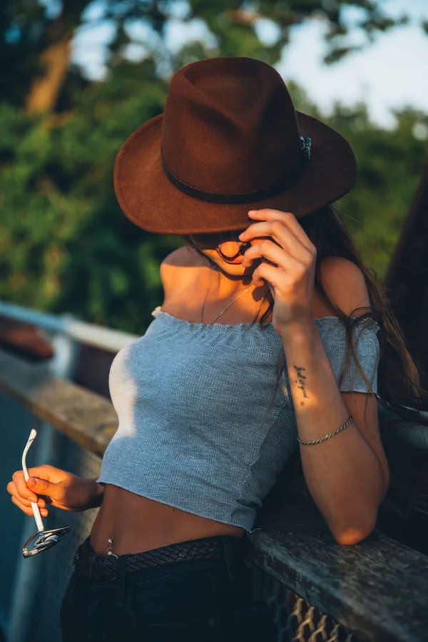 Kayık Yaka Mavi Crop Bluz