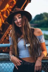 Kayık Yaka Mavi Crop Bluz