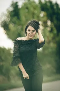 Siyah Dantel Kayık Yaka Bluz