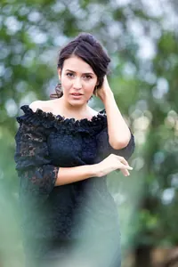 Siyah Dantel Kayık Yaka Bluz