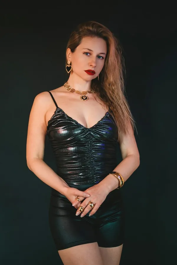 Yeşil Metalik Askılı Bluz