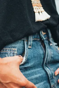 Yırtık Denim Şort