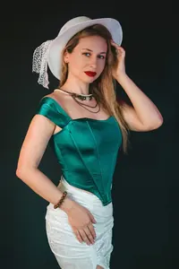 Zümrüt Saten Korse Bluz